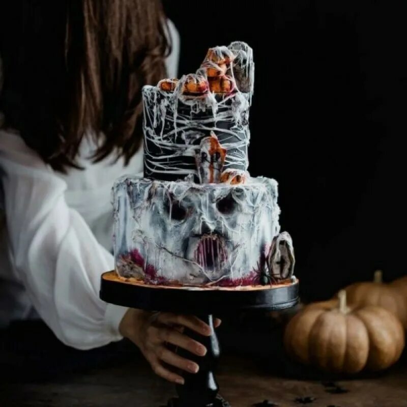 Рождение хоррор. Страшный торт на день рождения.
