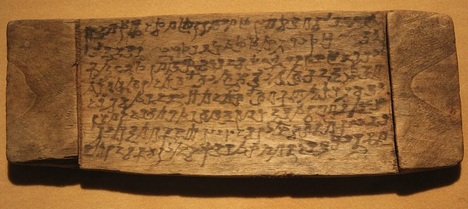 Ancient script. Письменность Индии кхароштхи. Письменность древней Индии. Древнеиндийская письменность Брахми. Древние письмена Индии.