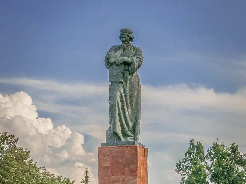 Памятник франциску скорине. Памятник франциску скорине. Франциск скорина памятник. Франциск скорина статуя. Франциск скорина скульптура.