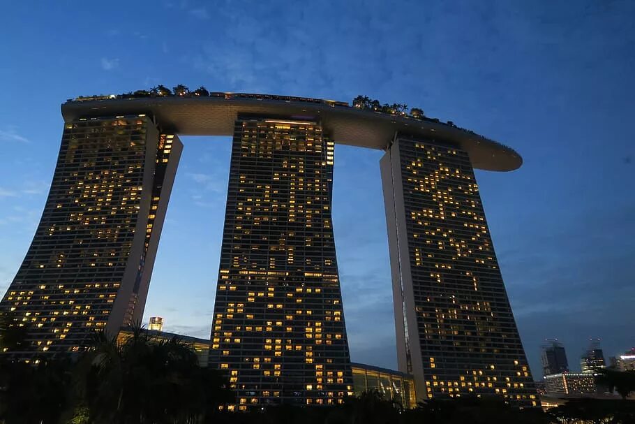 Как называются здания в городе. Город в воздухе. Воздушный город. Singapore Judgement photo.