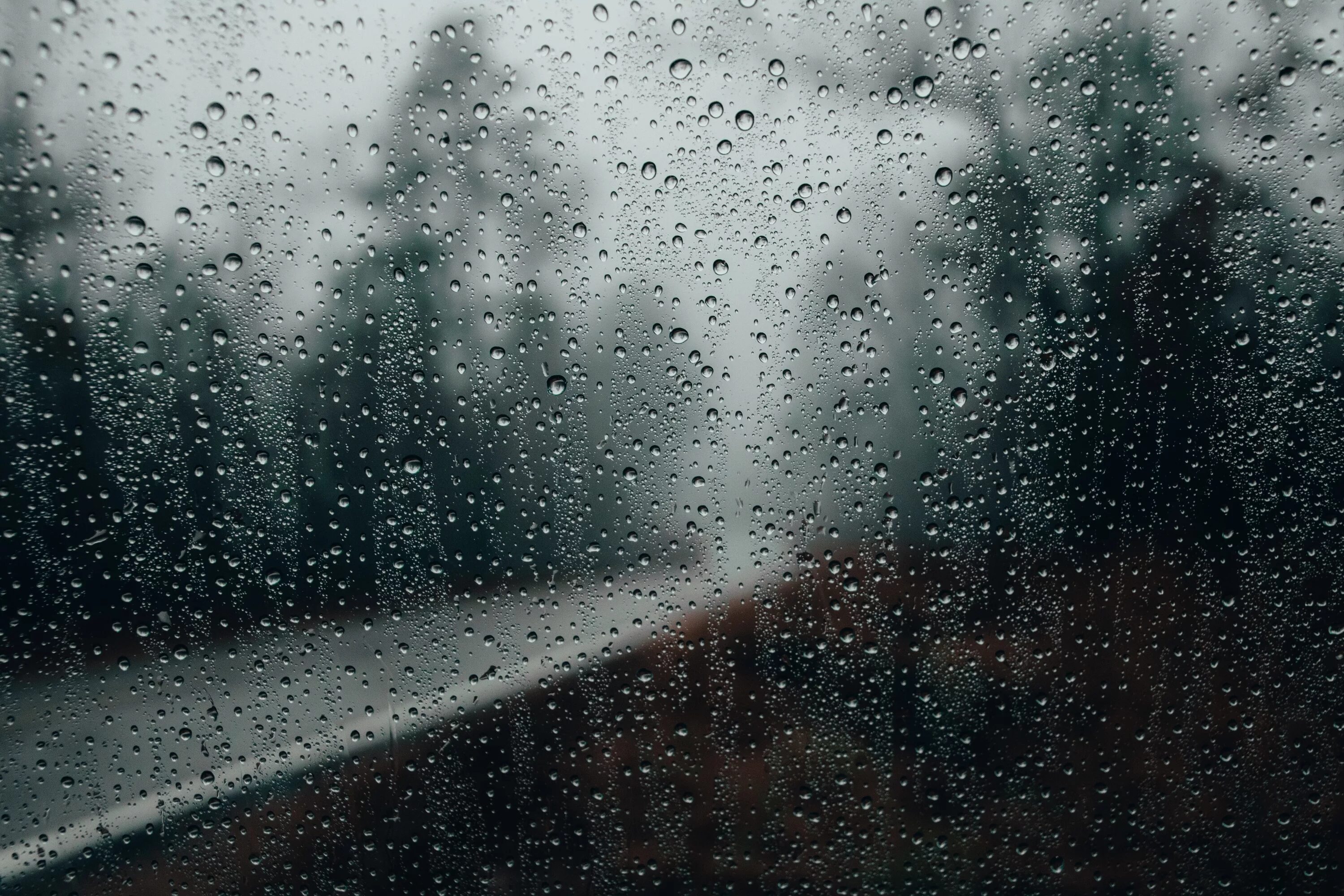 Wasn t raining. Капли дождя. Дождь в окне. Фон дождь. Капли дождя на окне.