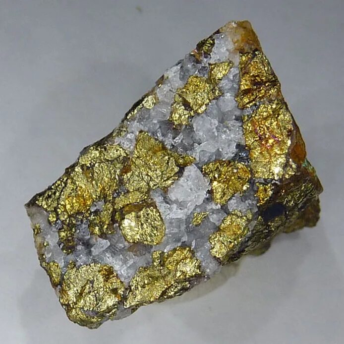 медные руды золото. халькопирит (медный колчедан) – cufes2. самородное серебро золото и медь. халькопирит минерал. медные руды золото.