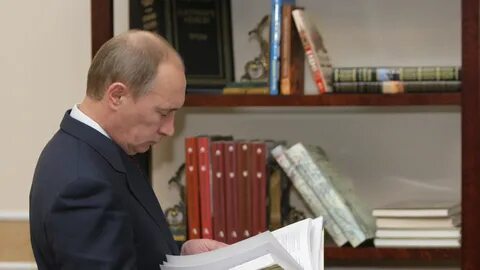Читать политику