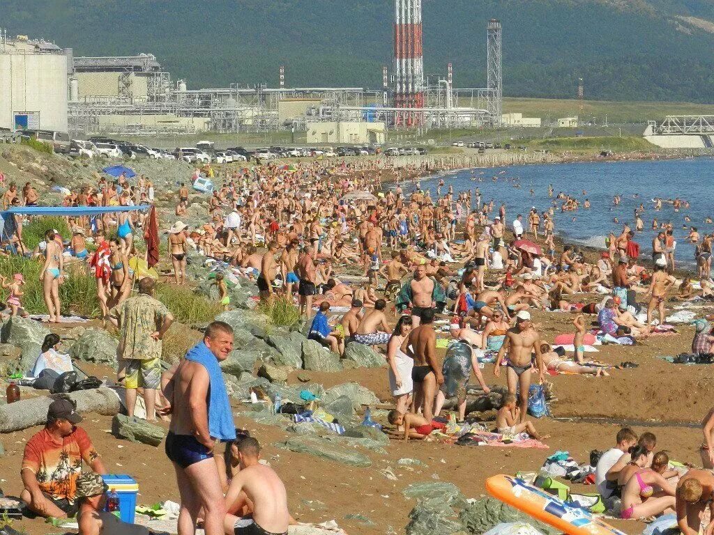 Анивский пляж Южно Сахалинск. Пляж Пригородное Сахалин. Охотское море Южно Сахалинск. Сахалин Корсаков пляж Пригородное. Погода в южно сахалинске в августе