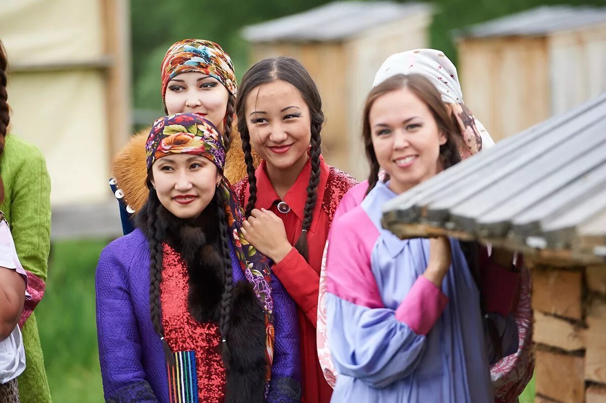 Красноярск какая национальность. Хакасия Хакасы. Хакасы тюрки. Хакасы сагайцы. Народность Хакасы.