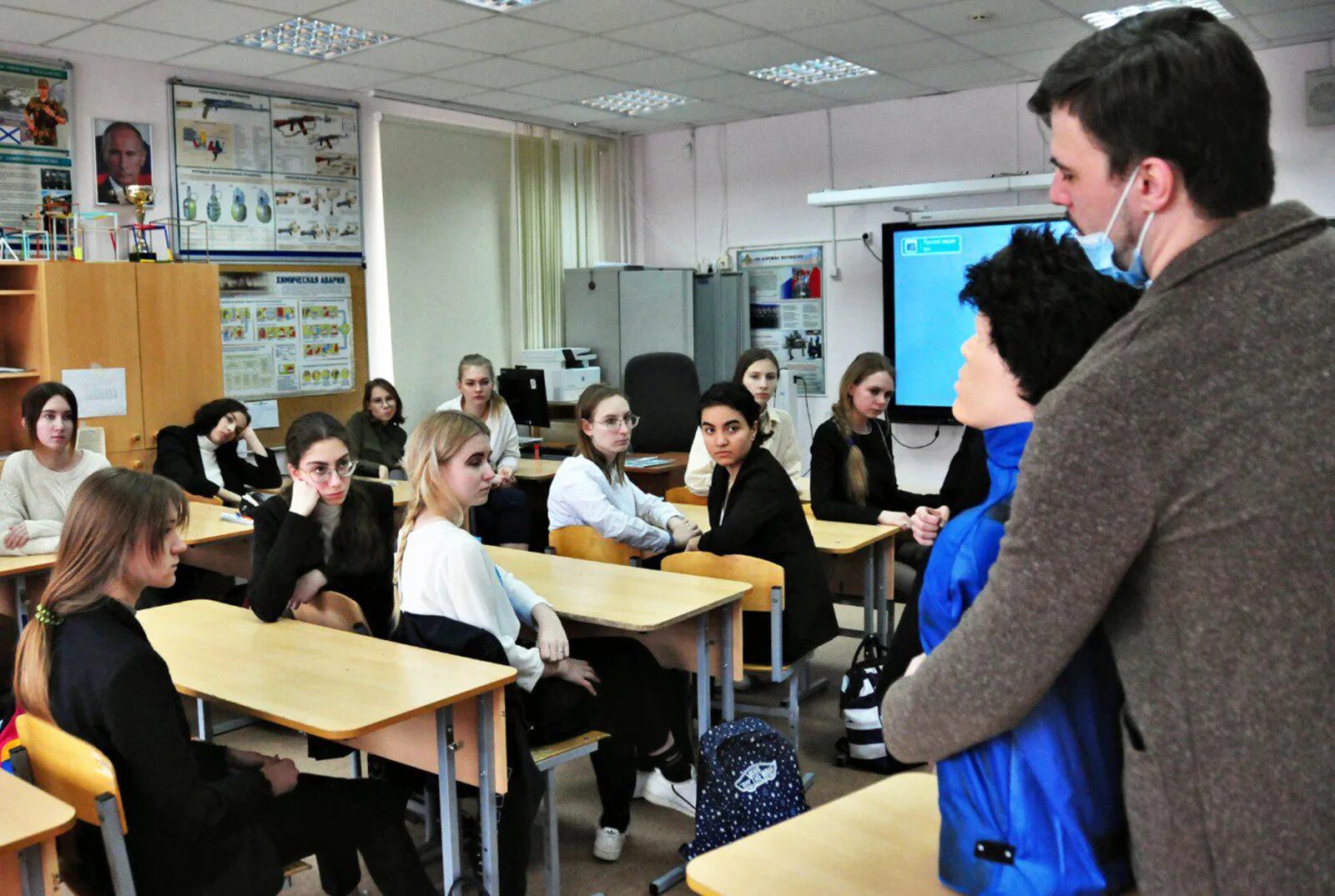 11 класс москва школа. ученики в школе. 1 10 классы в москве. нагатино садовники школа 507. старшая школа в россии.