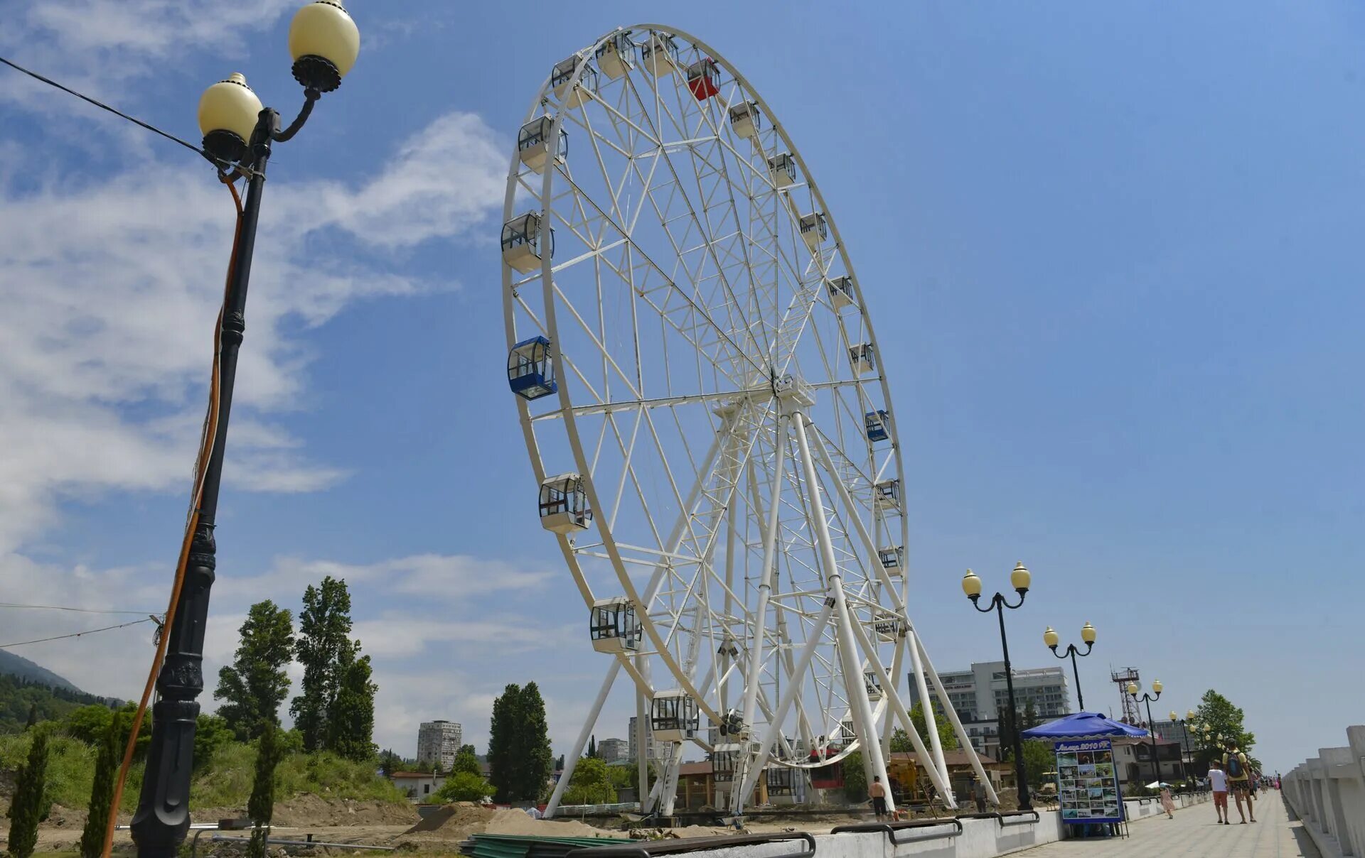 Гагра колесо. Колесо обозрения гагра высота. Колесо обозрения гагра. Гагра колесо. Гагра парк в абхазии колесо обозрения.