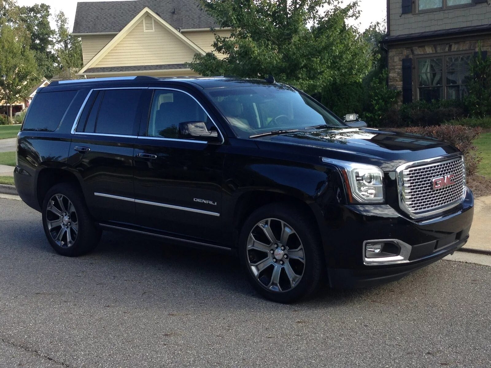 Gms машина. Машина GMC Yukon Denali. GMC Yukon Denali 2022. 2015 GMC Yukon Denali. GMC Yukon 2015.