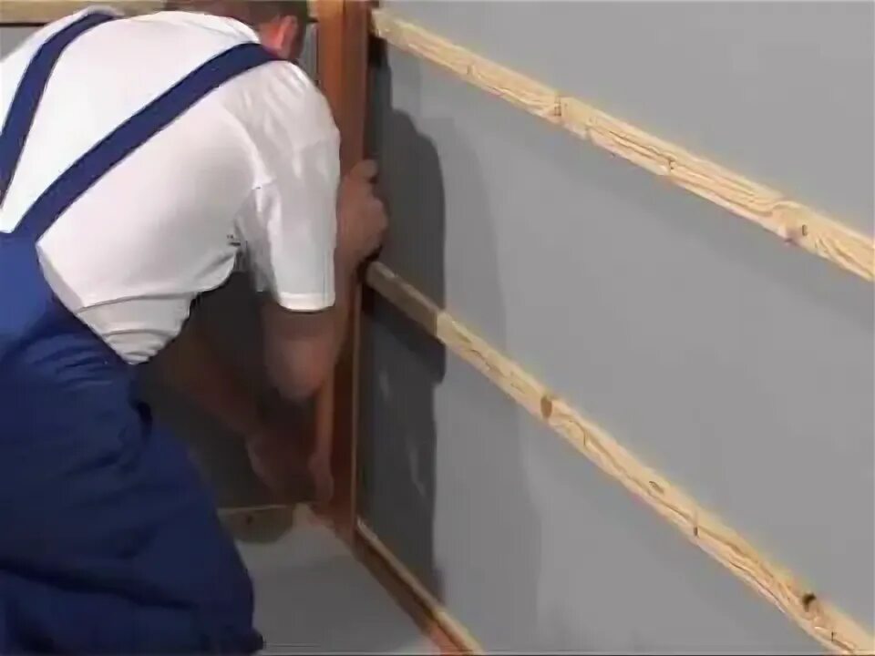 Пвх панели установка видео. Монтаж пвх панелей в ванной на обрешетку. сайдинг на стену ванной. обрешетка в ванную комнату. обрешётка и сайдинг в ванной.