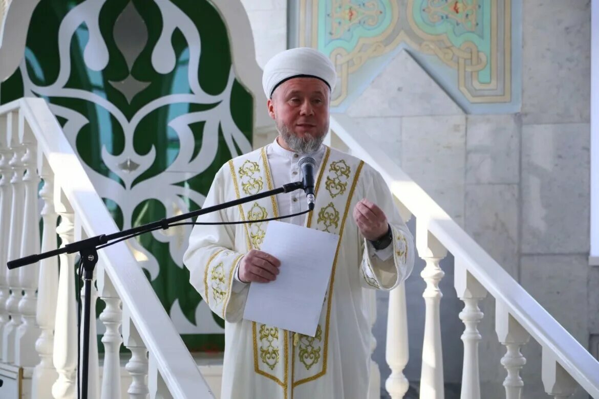 Ураза байрам татар информ. Нижнекамск мечеть священнослужители. Габлельхамит хазрат ЗМР. Байрам Адыгея.