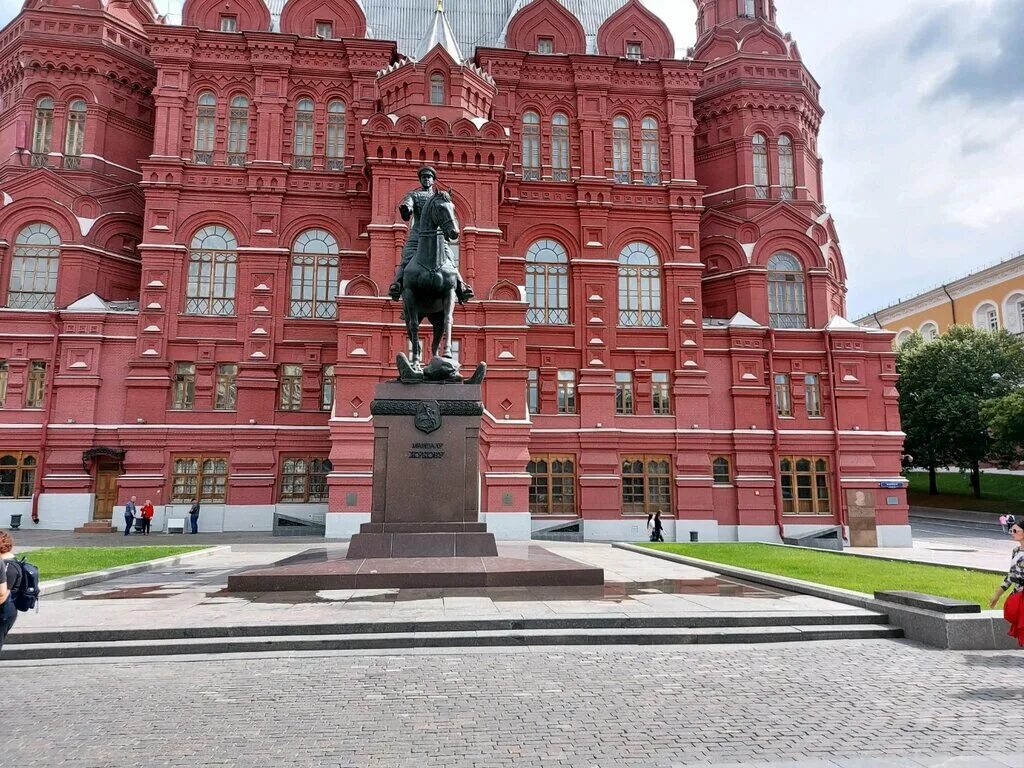 Города герои у вечного огня в москве. Монумент битва за москву. 2 московских памятника мемориалов музеев. Памятник достоевскому на воздвиженке. 2 московских памятника мемориалов музеев.