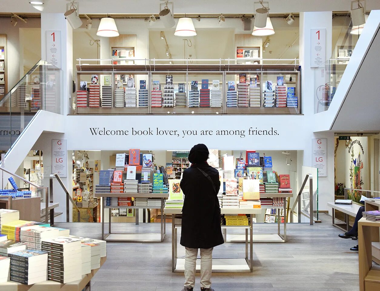 Foyles Bookshop London. Книжный магазин Foyles в Лондоне. Foyles Charing Cross Road. The best Bookshop.