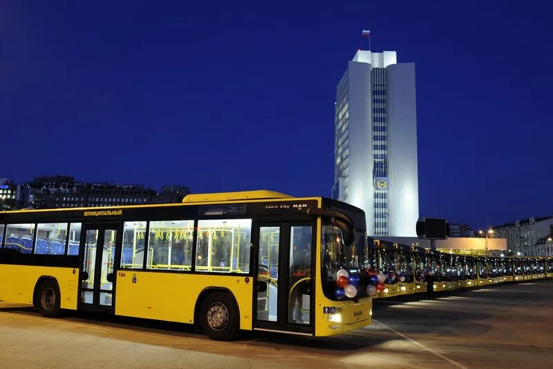 Транспорт автобусы владивосток. Пассажирский автобус. Автомобильный транспорт. Городской транспорт. Городской автобус Владивосток.