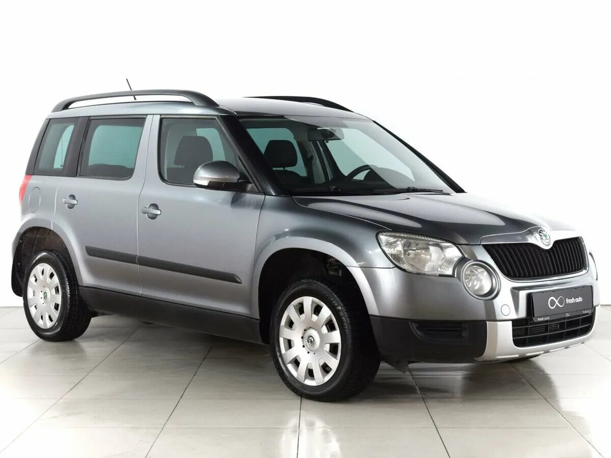 Шкода йети 2012 год. Skoda Yeti 2012. Шкода Йети 2012г. Шкода етти серая 2012. Шкода Йети 2012год серая.