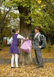 Одноклассниц на руках