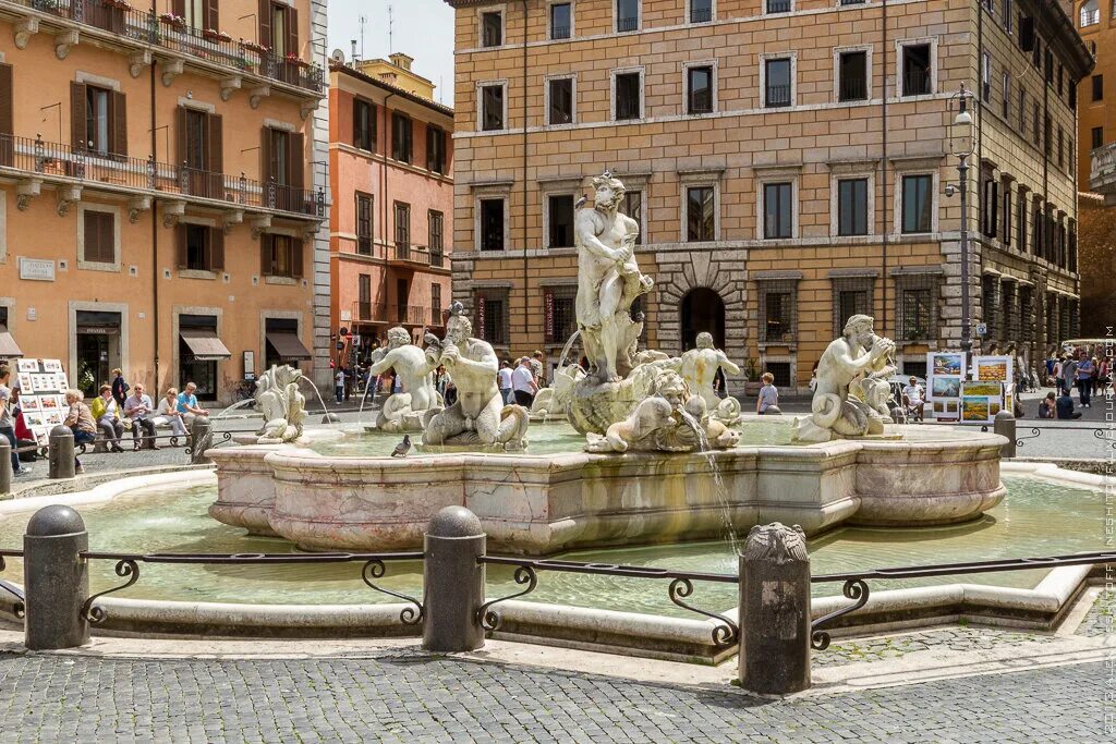 Главная площадь рима в древнем риме. Пьяцца Навона фонтан. Площадь Навона в Риме. Площадь Пьяцца Навона. Пьяцца Навона Рим.