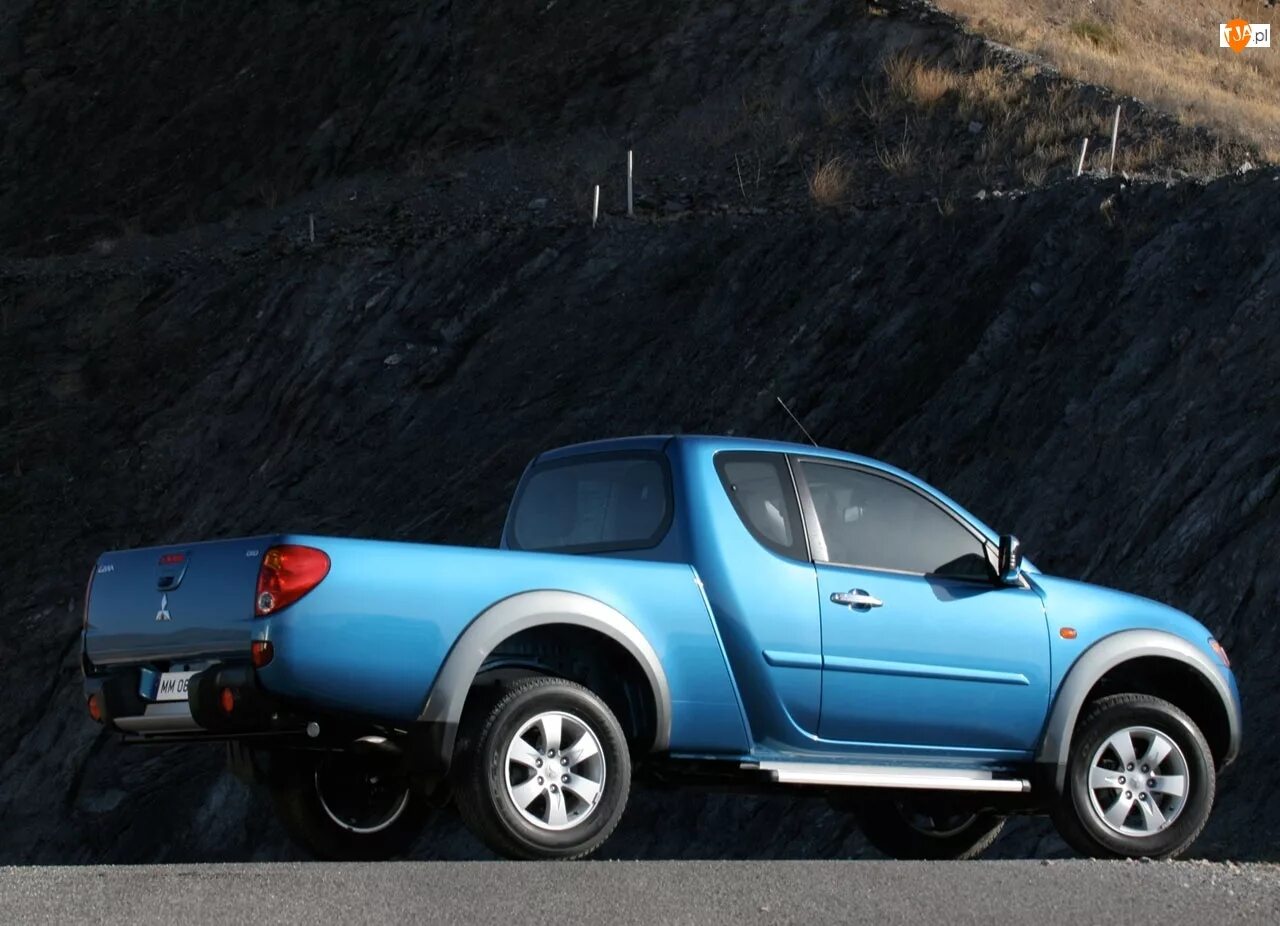 Mitsubishi l200 4 поколение. Митсубиси л200 4 поколения. Mitsubishi l200 2 поколение. Мицубиси л200 3 поколение. Митсубиси л200 3 поколение