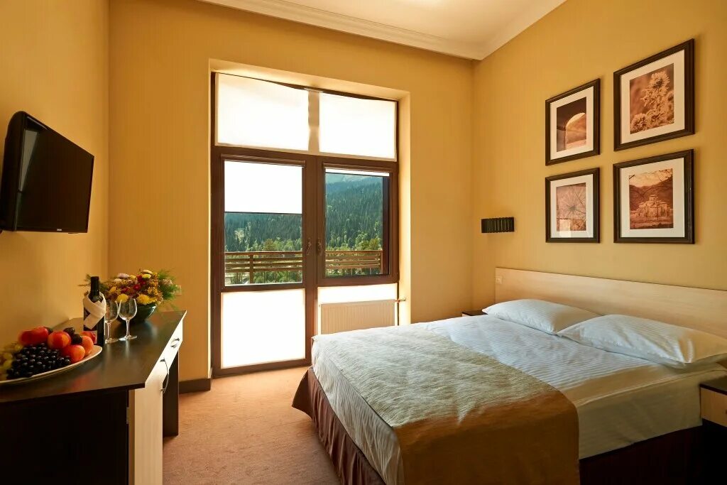 гостевой дом романтик. судак приморская 2. гостиница судак крым. романтическая обстановка в комнате. отель романтик судак.