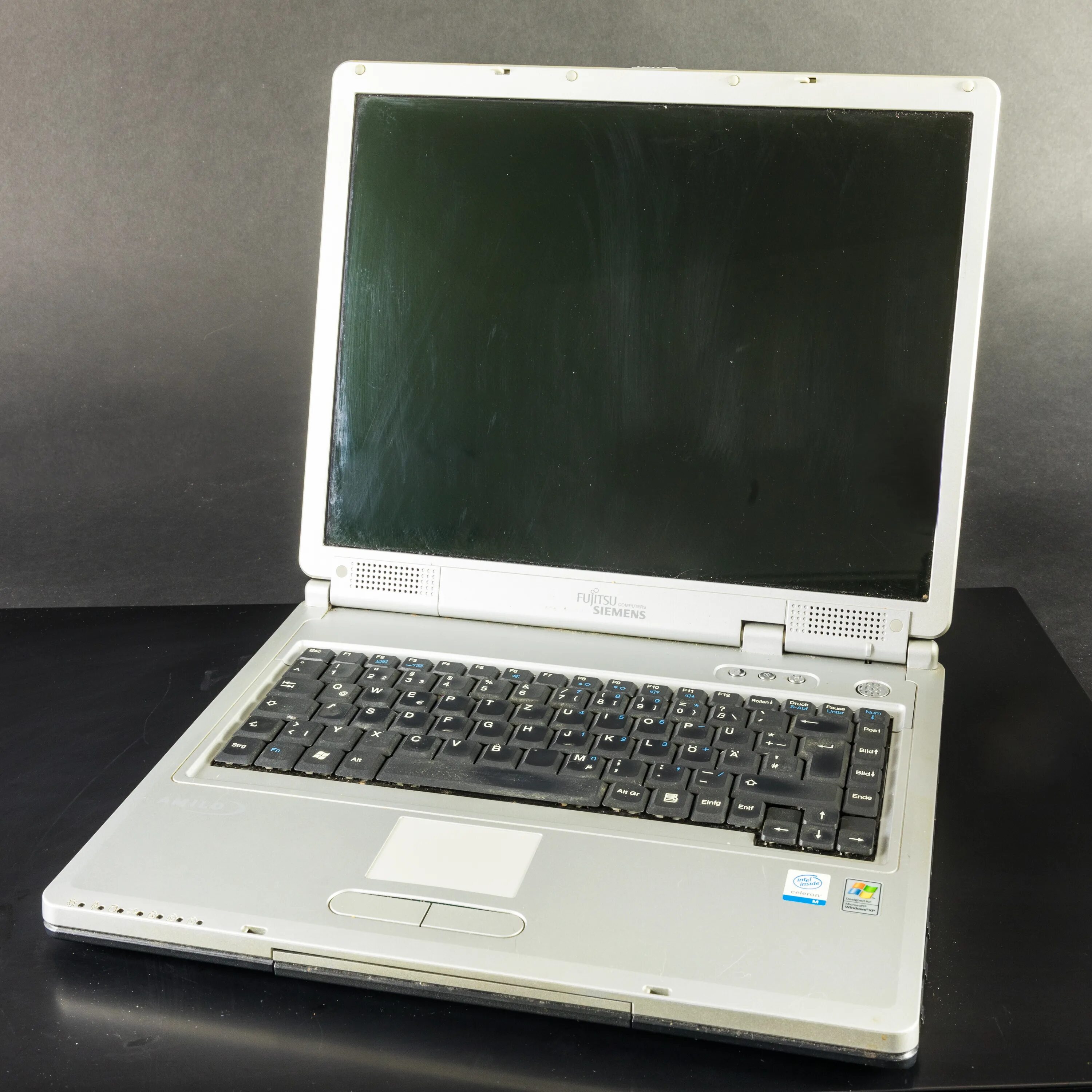 Fujitsu computers. Fujitsu siemens amilo l7300. fujitsu siemens amilo l7300 наклейка. fujitsu siemens computers. fujitsu amilo desktop si 3535-001.