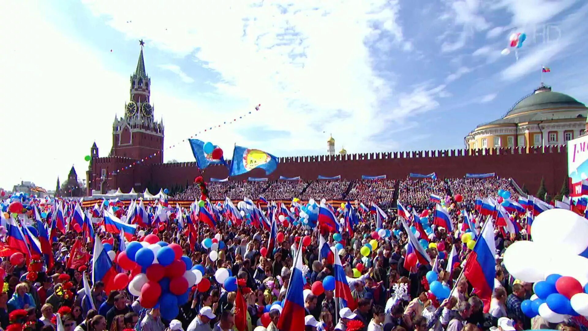 12 июня. День России празднование. Красная площадь праздник. День России Москва. Люди на празднике день России.