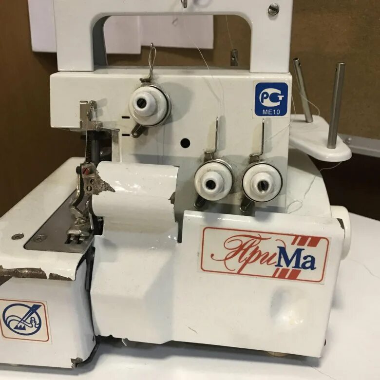 Инструкция оверлока прима. Оверлок Прима 3-ниточный. Оверлок Прима 4-х ниточный. Игольная пластина оверлок Прима. Оверлок Прима места смазки.