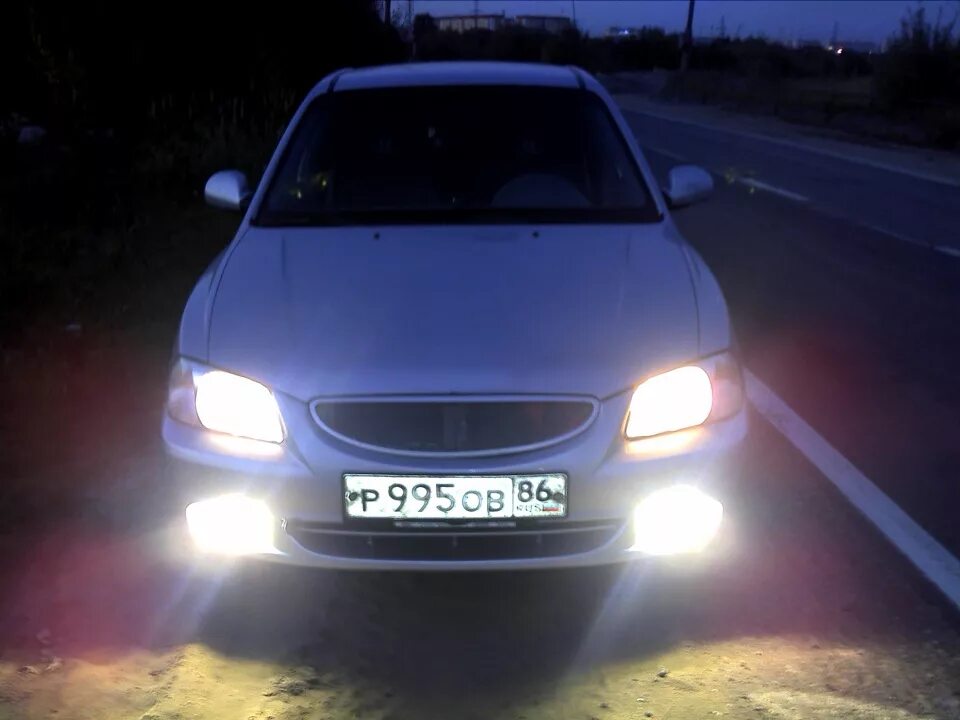 Ксенон 4300. Хендай акцент 2008 ТАГАЗ ксенон линзы. Ксенон Hyundai Accent 2005. Хендай акцент светодиодные лампы. Лед лампы в ПТФ акцент.