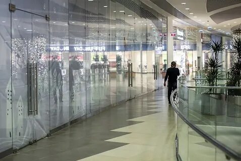 В торговом центре 2 одинаковых