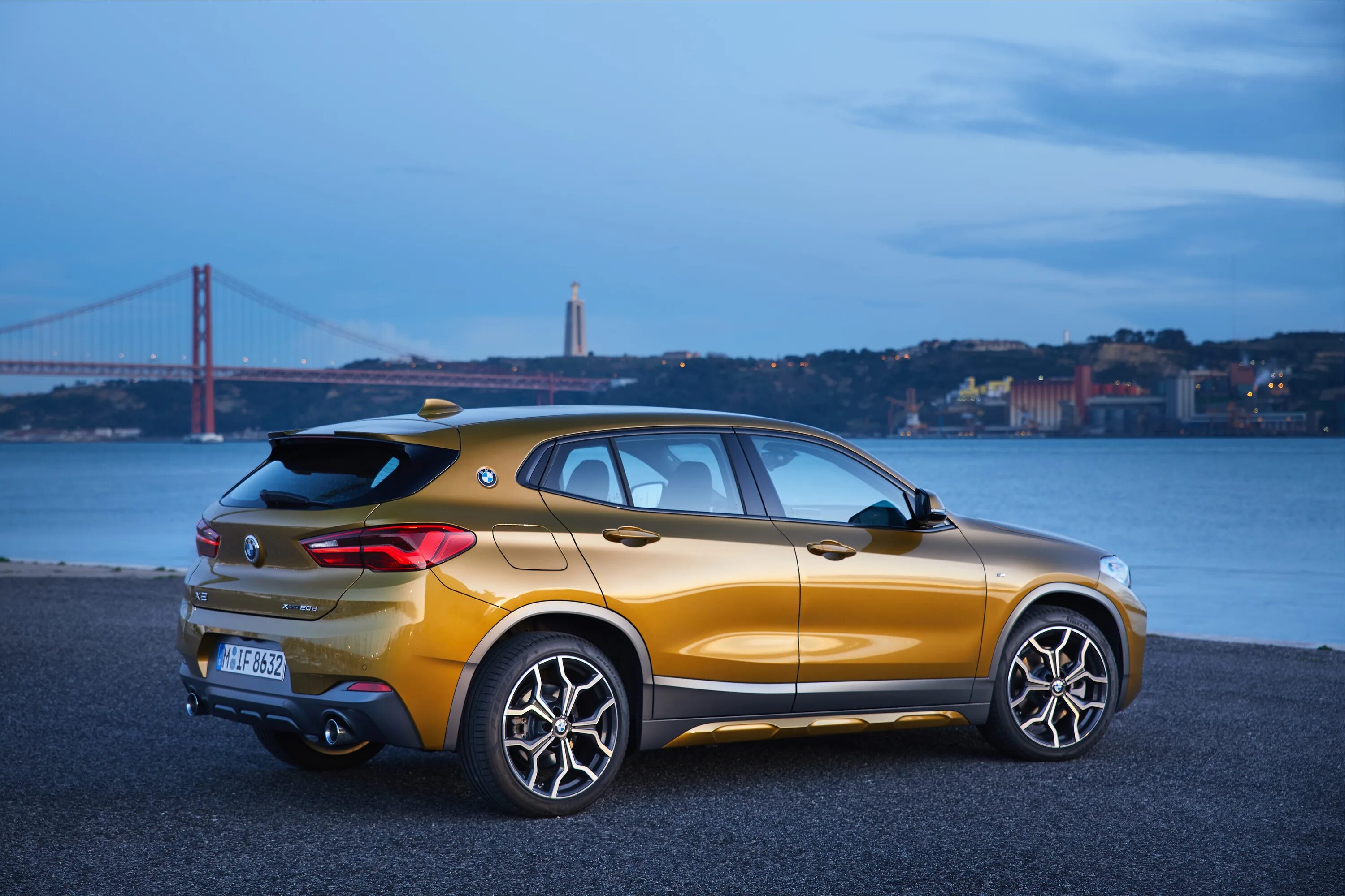 Новый икс 2. Bmw x2 f39. бмв х2 2018. bmw x2 седан. новый bmw x2.