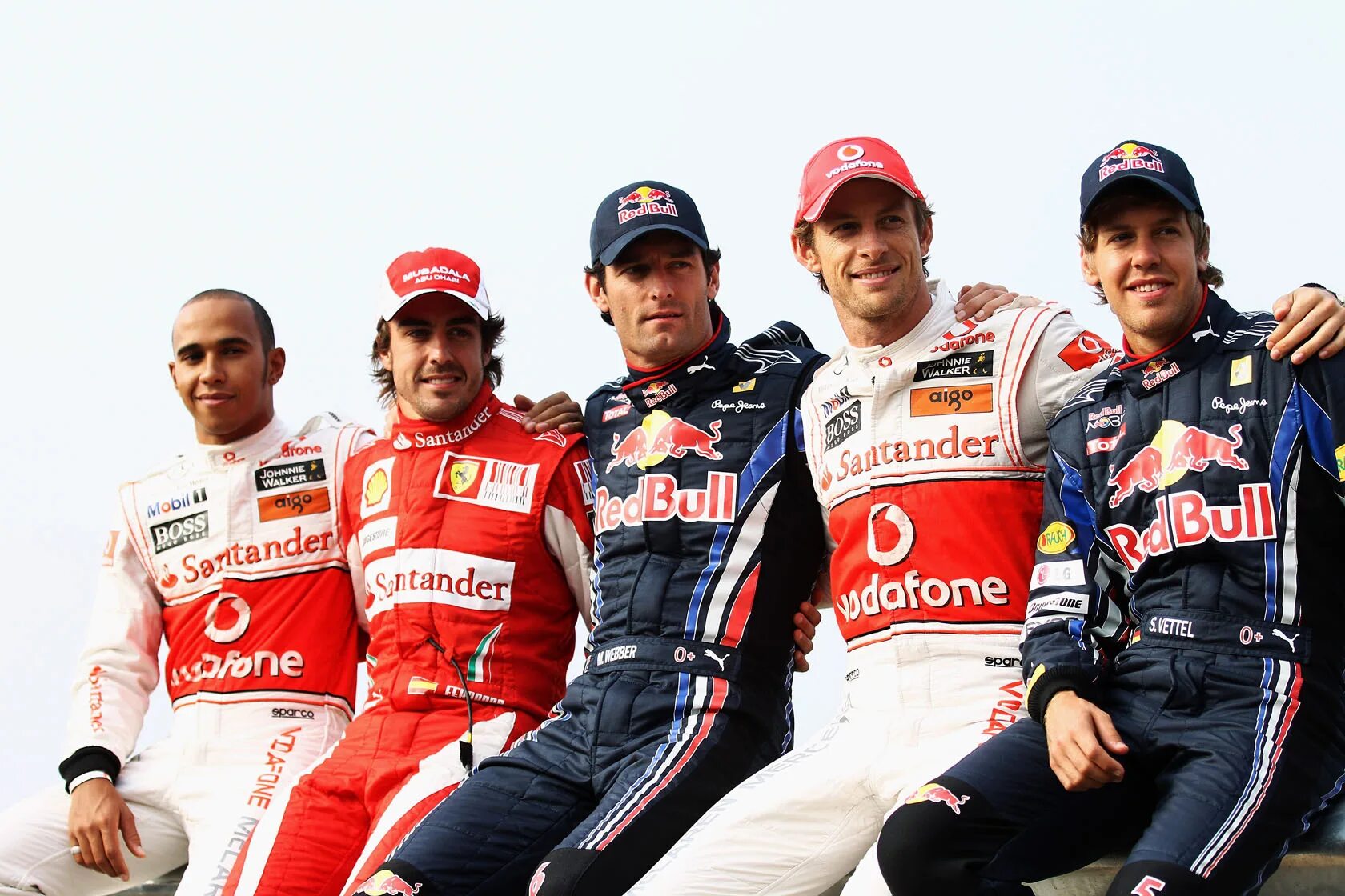 Самые известные пилоты формулы 1. Sebastian Vettel Hamilton Alonso. Алонсо Уэббер Хэмилтон Баттон. Гонщики формулы 1. Хэмилтон и ало ноферрари.