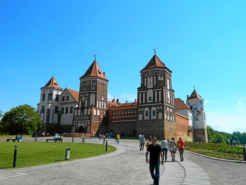 Замки западной белоруссии. Красивые места в белоруссии. Мирский замок фото туристов. Путешествуя по беларуси. Путешествуя по беларуси.