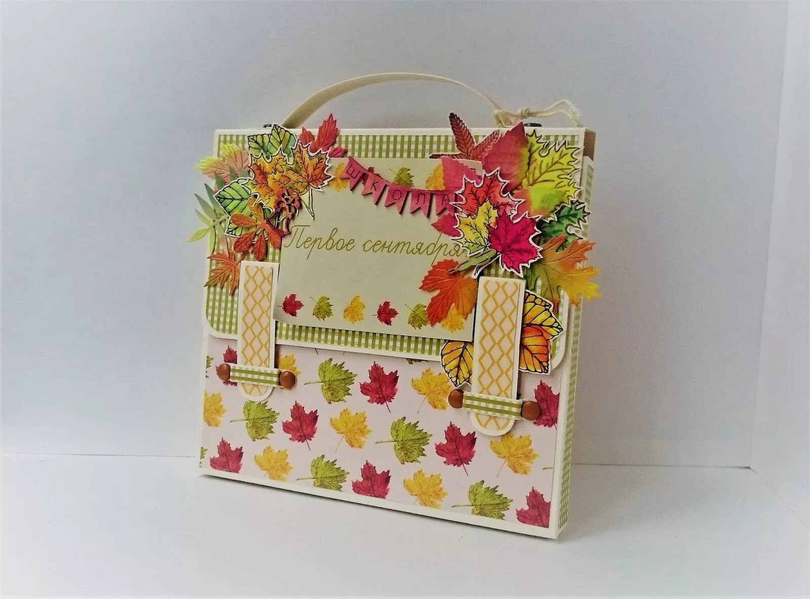 шоколадницы на 1 сентября скрапбукинг. поделки ко дню учителя. простая открытка для первоклассника. подарок на 1 сентября скрапбукинг. открытки ко дню учителя в виде портфеля.