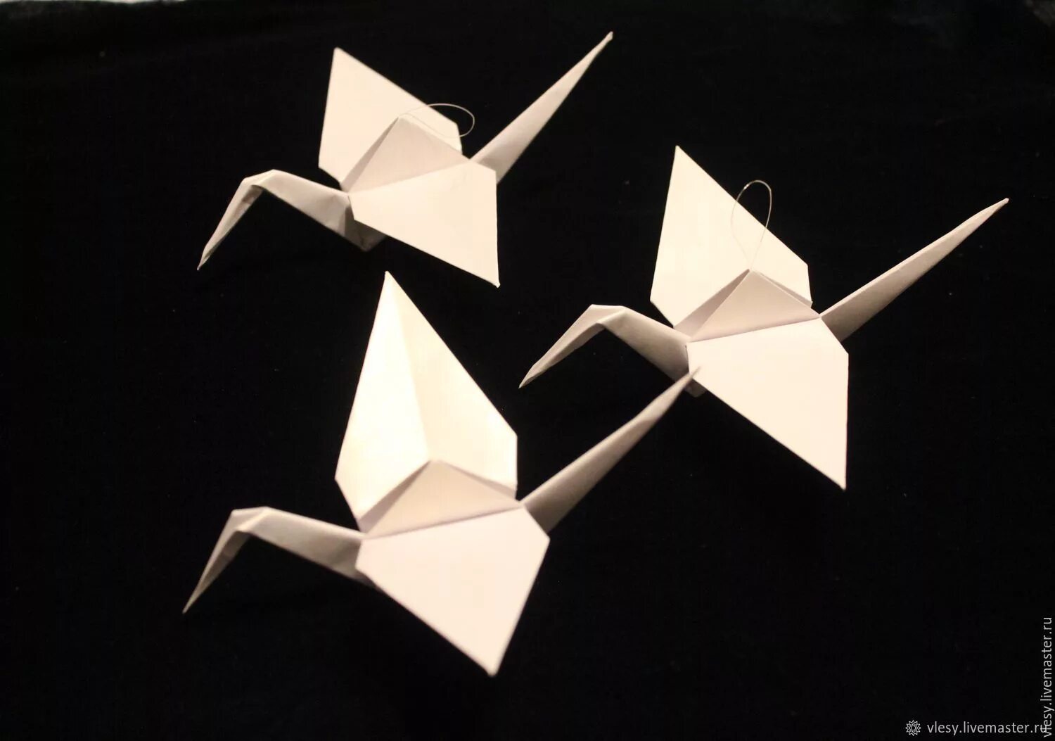 Оригами Журавлик. Журавль из бумаги. Журавль оригами. Оригами Журавлик машущий крыльями.