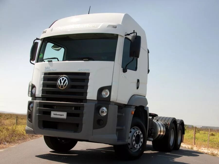 Volkswagen constellation 25. Volkswagen constellation 2024. Volkswagen constellation 10x4. Volkswagen constellation. Фольксваген седельный седельный тягач.
