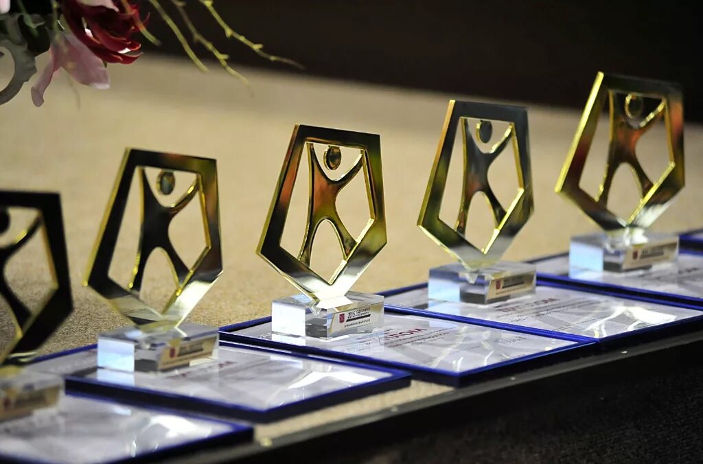 Туристский бренд санкт-петербурга. Изготовление печатей и штампов спб. Вывеска совещания образец. Табличка на нулевую папку строитель. Сделано в петербурге.