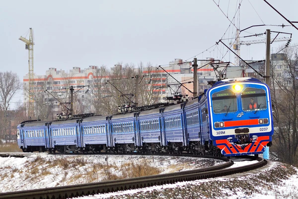 Эд9м Брянск в Брянске. Эд9 электропоезд. Электропоезд Брянск Суземка. Эд9м пантограф. Брянская железная дорога