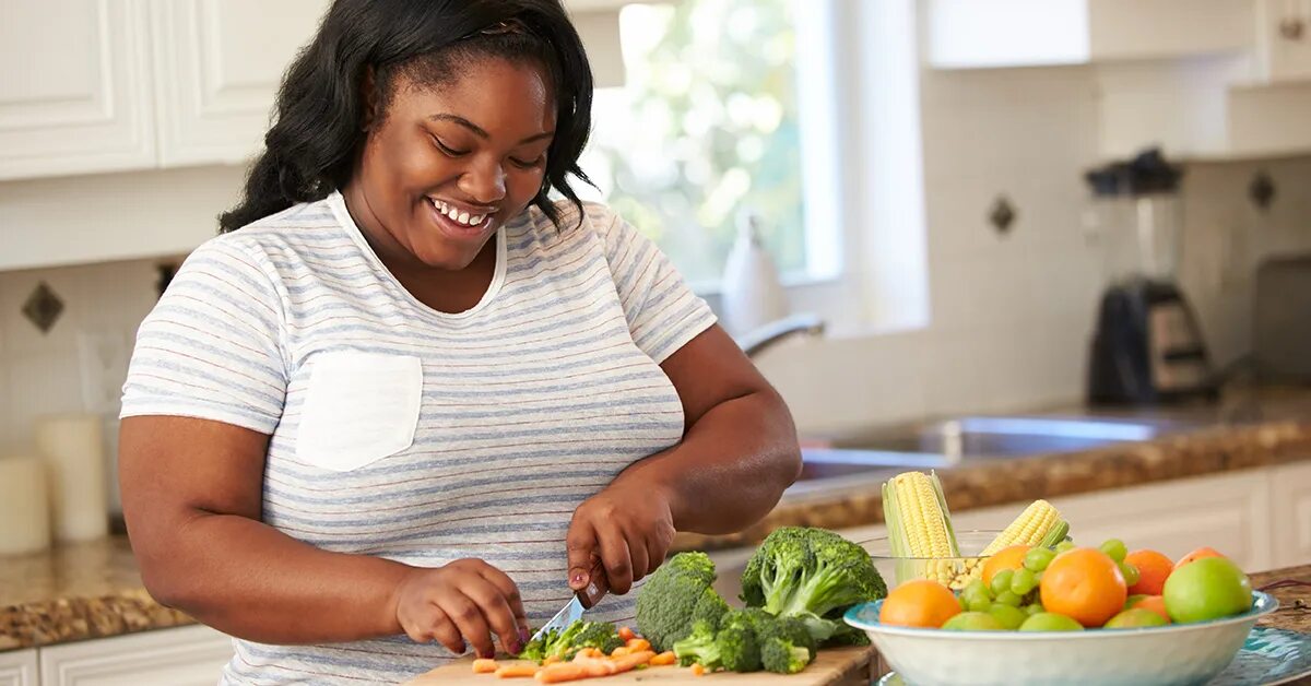 Fat home. Лишний вес у женщин. полная женщина на диете. black woman healthy food. fat eating.