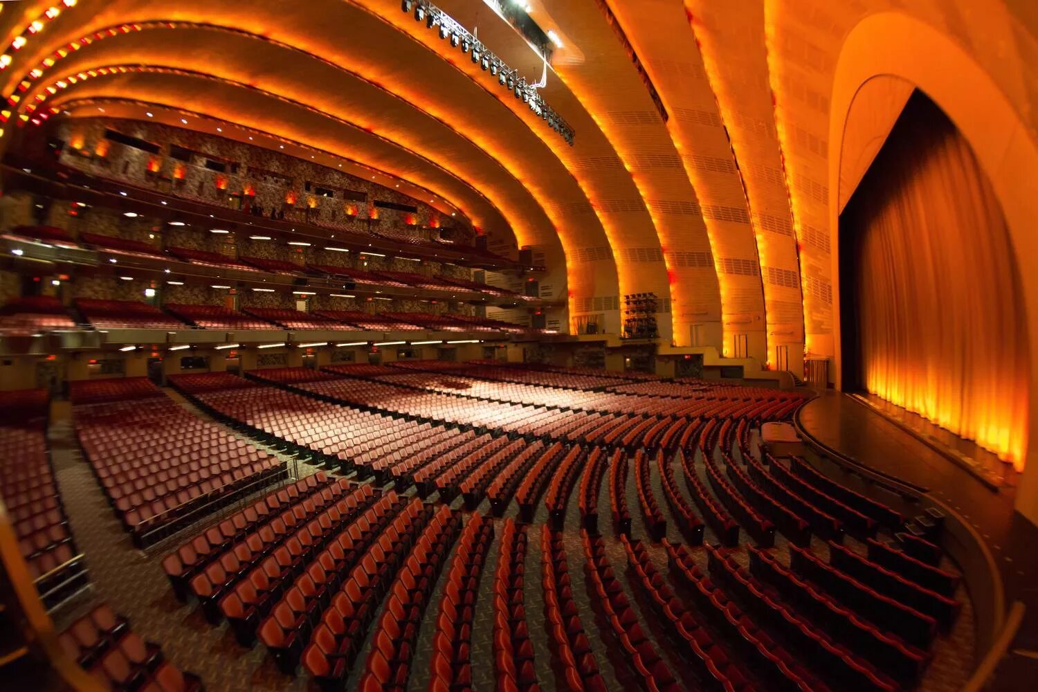 Мьюзик Холл Нью Йорк. Мюзик-Холл Санкт-Петербург. Radio City Music Hall Нью-Йорк. РЭДИО Сити Мьюзик Холл" в Нью-Йорке. City hall перевод на русский