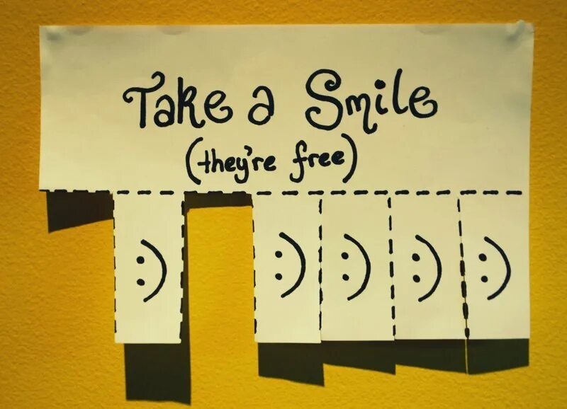 Smile надпись. Улыбнись на английском. Be you!. Улыбнись на английском. Английская улыбка.