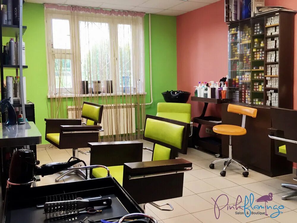 Розовый фламинго салон. Фламинго краснодар. Кабинет косметолога красный. Розовый фламинго салон. Фламинго парикмахерская спб.
