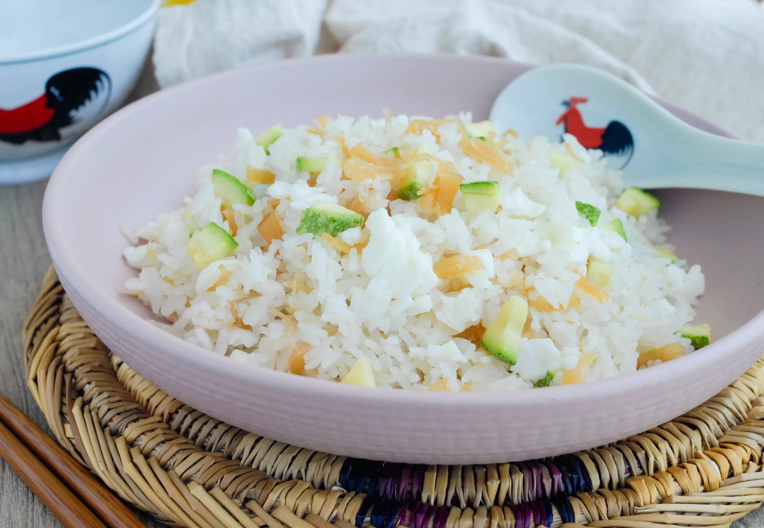 Какой рис в китае. Rice with White Plate. Chinese Rice Bread. Egg Rice. Fried Rice with Eggs Сток фото.
