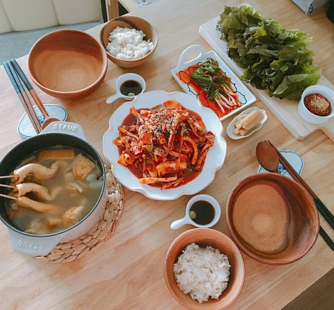 Корейский ужин. Корейский стрит фуд Эстетика. Корейская кухня. Кухня Японии. Корейская кухня Эстетика.