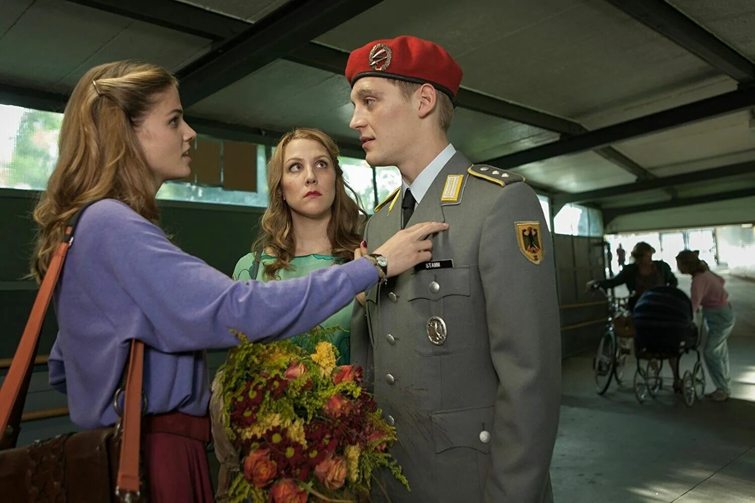 Германия 83. Мартин раух германия 83. Германия 83 deutschland 83, сериал, 2015. Мартин раух германия 83. Дойчланд 83 сериал.