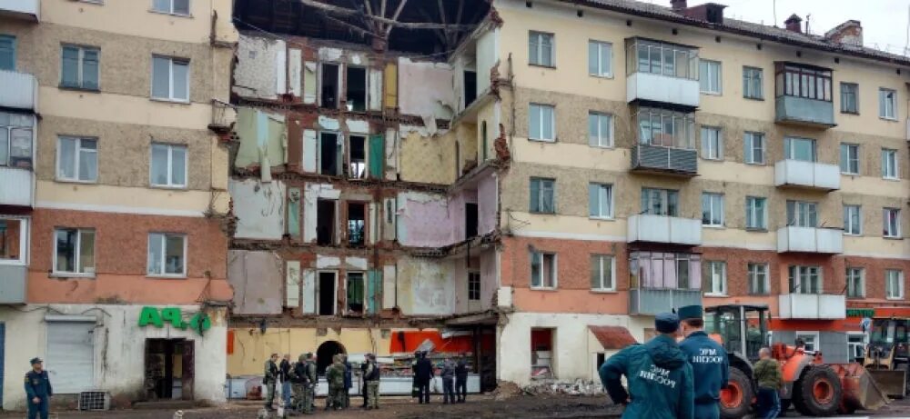 Последний в междуреченске. Обвалился дом в междуреченске. междуреченск люди. 101 квартал междуреченск. улица весенняя междуреченск.