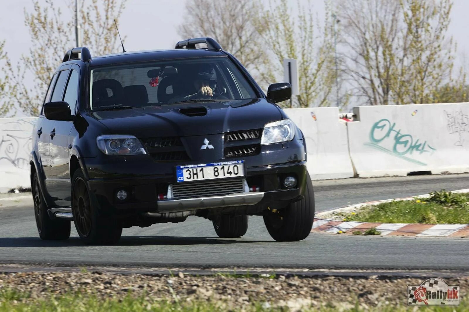 Mitsubishi outlander первое поколение. Mitsubishi Outlander 1. Аутлендер 1 поколения. Mitsubishi Outlander 1 поколение Tuning. Митсубиси Аутлендер 1 поколения.