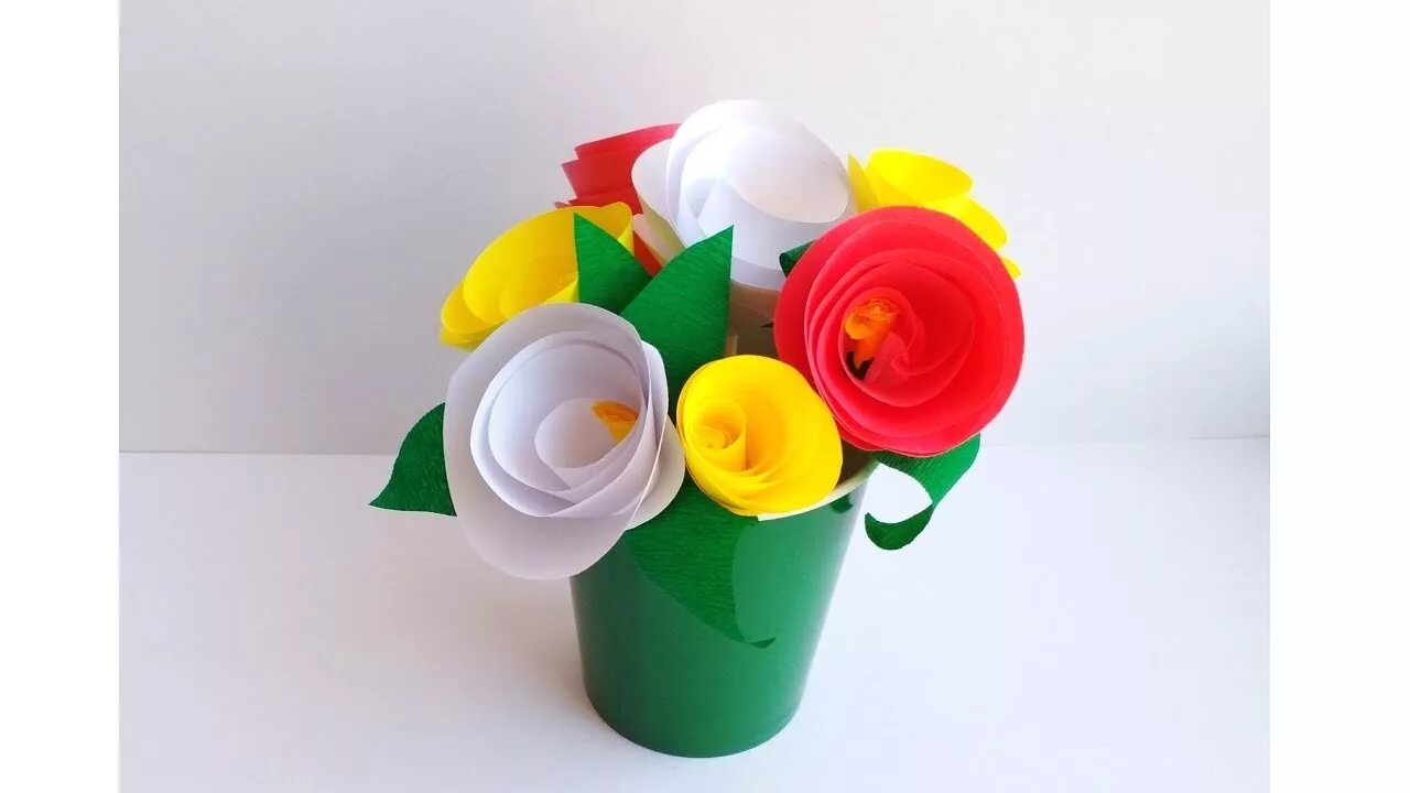 Корзинка из бумажного стаканчика. Упаковка из бумажного стаканчика. Поделки из картонных стаканчиков. Корзинка из бумажного стаканчика с цветами. Цветок из одноразовых стаканов.