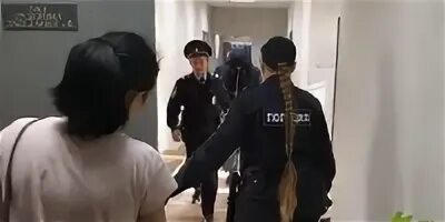 Полицейские обвиняют. В Екатеринбурге полицейские изнасило. ИВС что это в полиции. Насилие девушки полицейской гача.