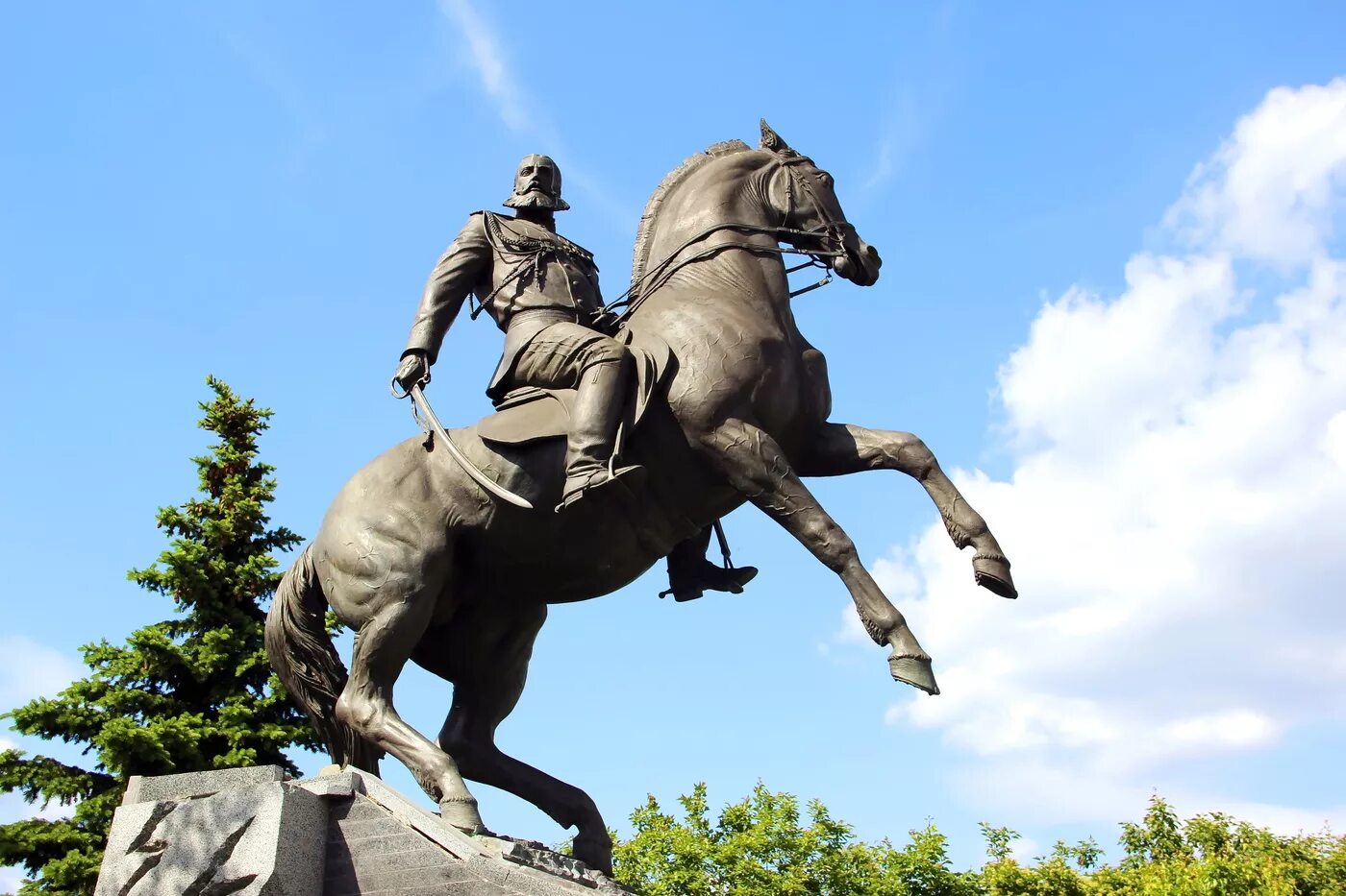 Скульптура на коне. Памятник генералу Скобелеву в Москве. Памятник русско турецкой войне 1877-1878. Памятник всадник на коне в Москве. Генерал Скобелев памятник.