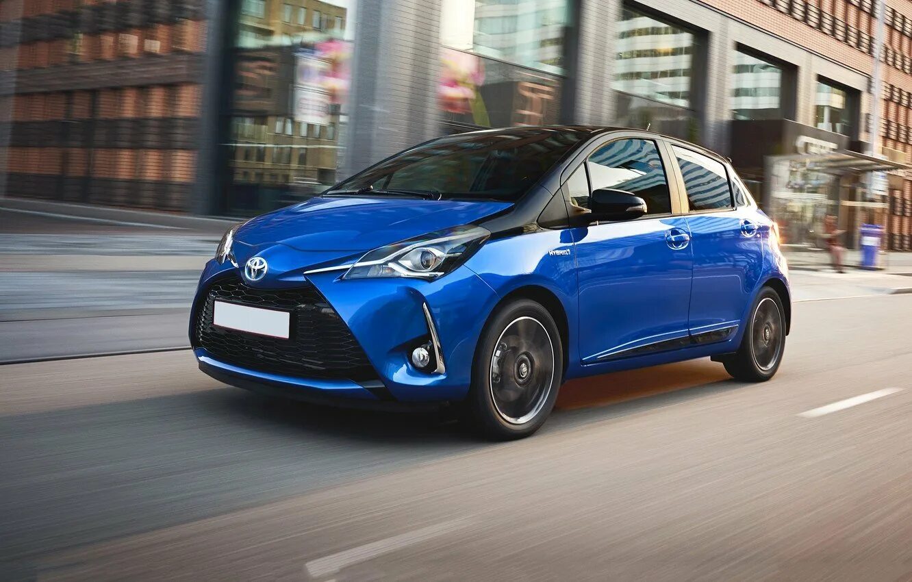 Японские хэтчбеки. Тойота Ярис хэтчбек 2020. Toyota Yaris gr 2020. Toyota Yaris Hybrid 2019. Toyota Yaris 2018.