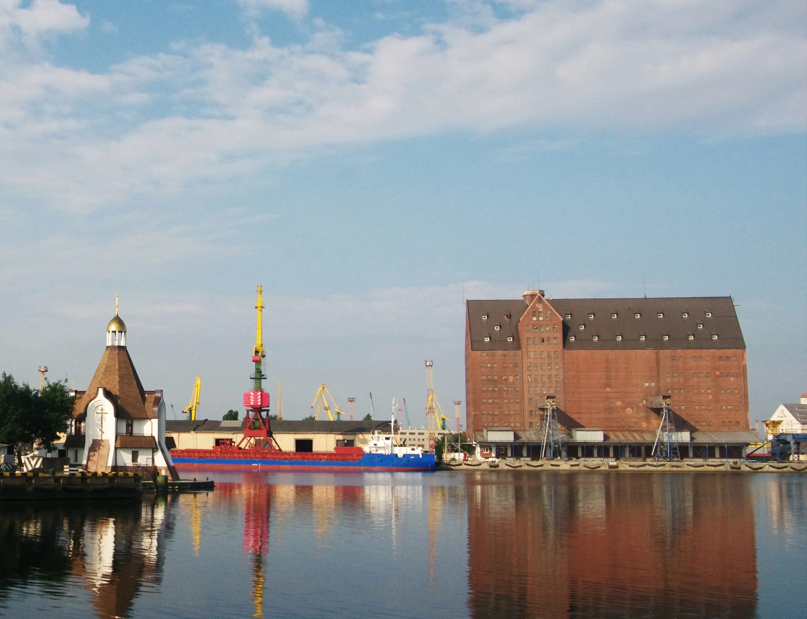 Теплоход калининград. Теплоход калининград. Экскурсия по реке преголя калининград. Калининград, теплоход «калининград — кёнигсберг». Корабль самбия калининград.