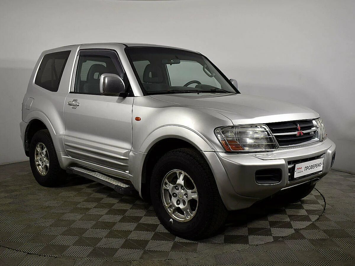 Mitsubishi pajero 2001. Митсубиси Паджеро 2001. Паджеро 3 2001. Мицубиси Pajero 2001.